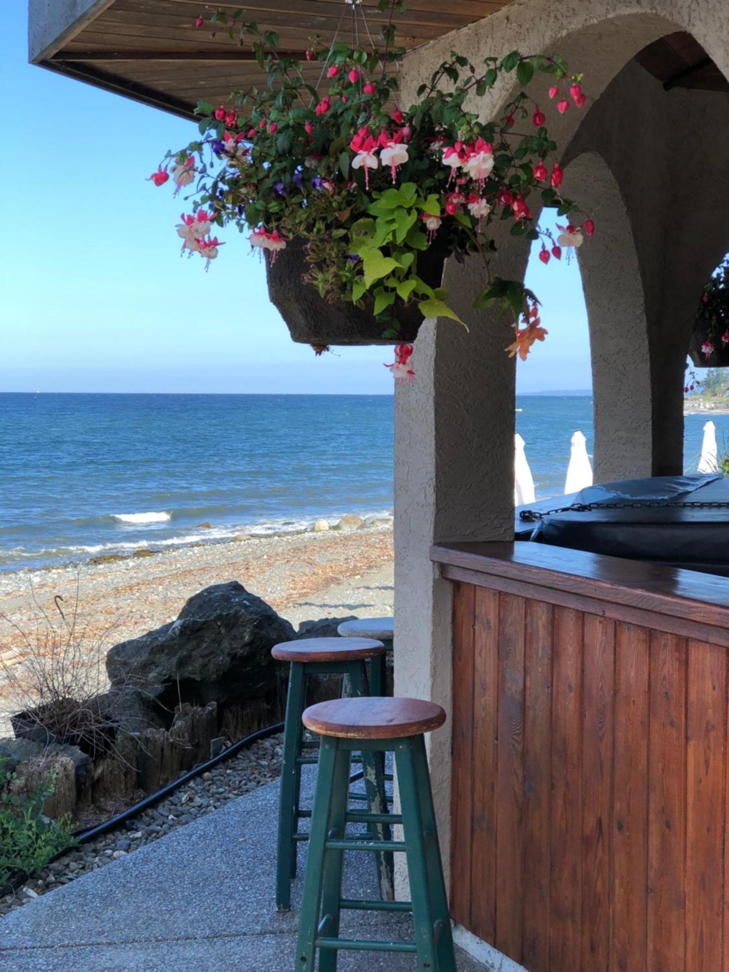 Qualicum Breeze Beach Resort Bowser Екстериор снимка
