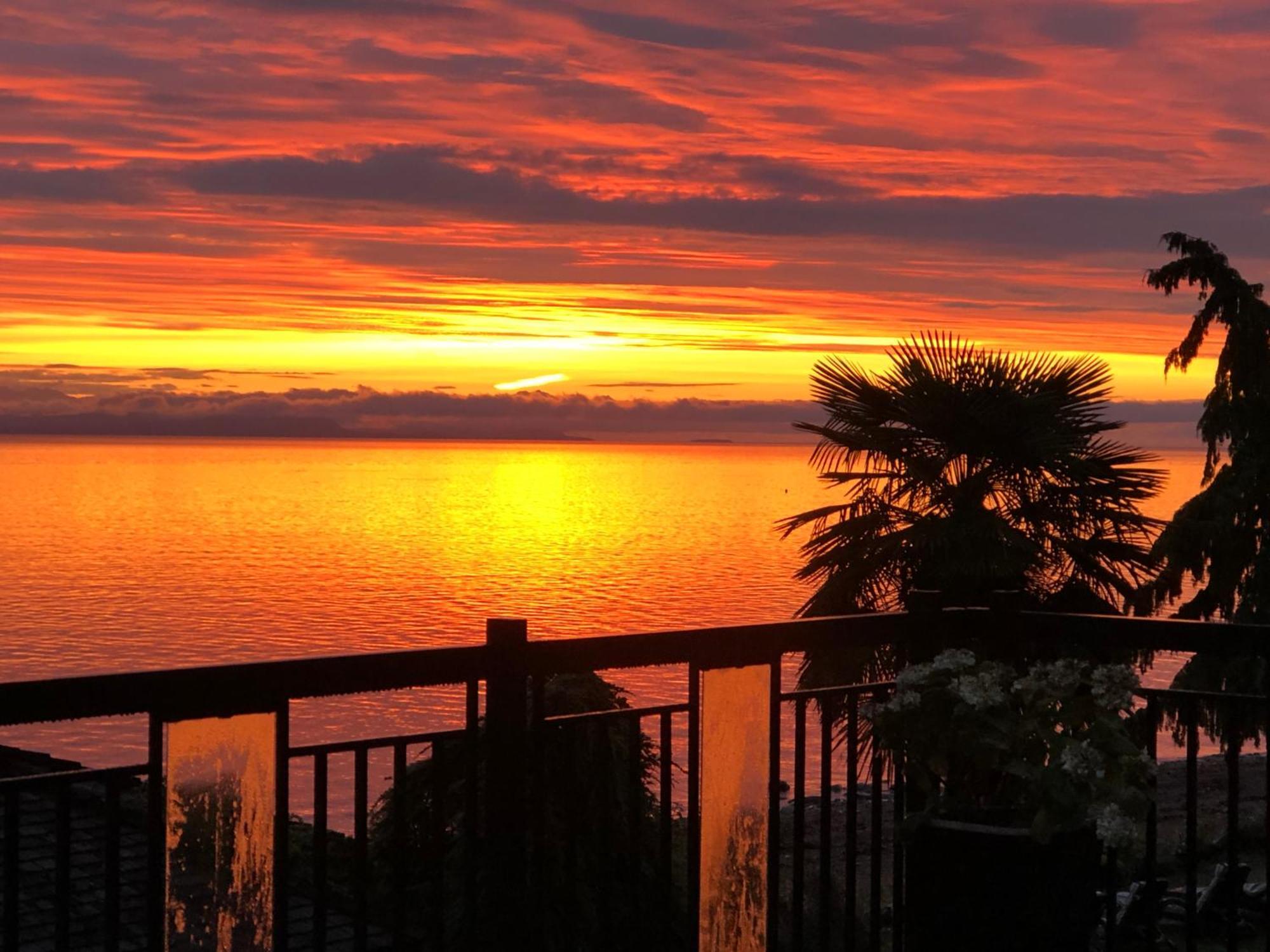 Qualicum Breeze Beach Resort Bowser Екстериор снимка