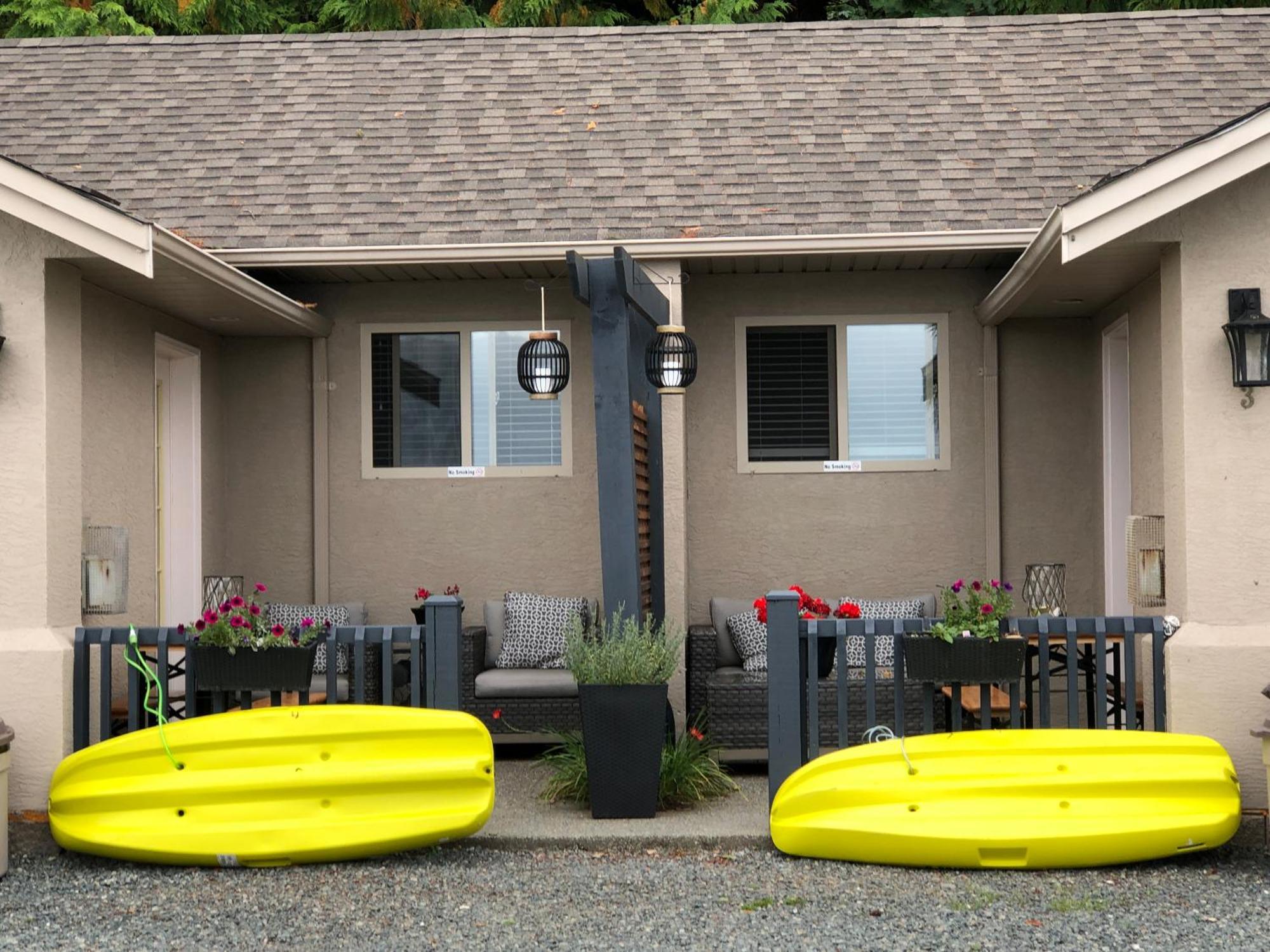 Qualicum Breeze Beach Resort Bowser Екстериор снимка